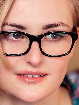Those goggles make this teen look even cuter when she gets naughty in front of the camera and shows some really sexy deeds.